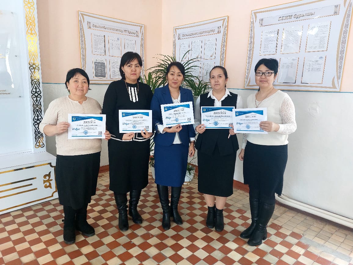 "Дарын"республикалық ғылыми-практикалық орталығының ұйымдастыруымен қазақ тілі пәнінен  бастауыш сынып мұғалімдеріне арналған "Пед START"республикалық қашықтық олимпиадасынан I дәрежелі дипломмен марапатталды.