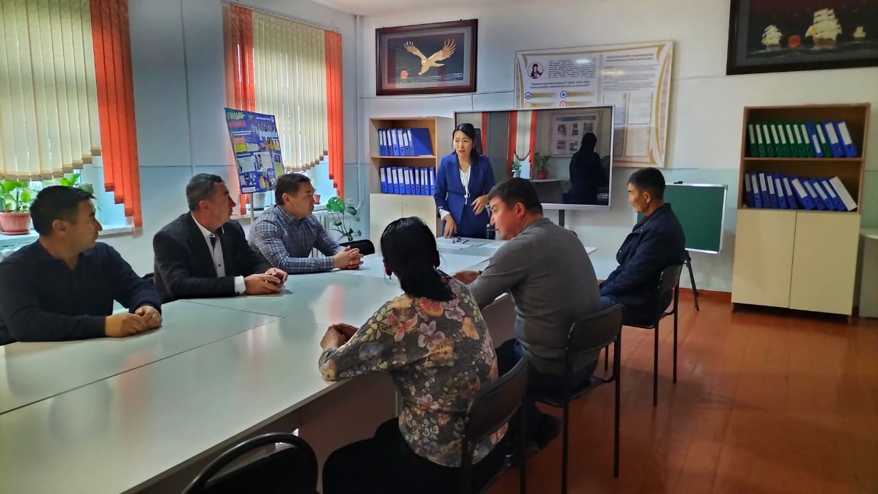 Мектептің өзін-өзі бағалау қорытындысы бойынша мектеп директоры С.Сеитова қамқоршылық кеңес мүшелері алдында есеп берді.