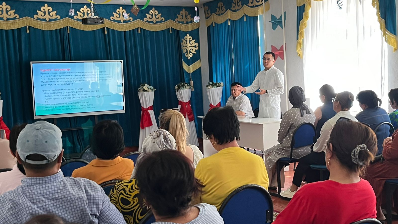 "Ата-ананың балаға бөлген уақыты - бала тәрбиесінің негізгі" тақырыбында ата-аналар жиналысы өткізілді