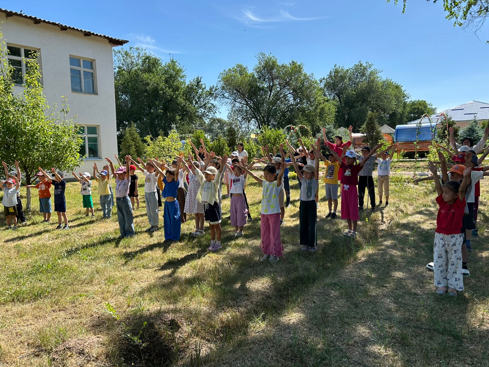 Сыпатай Әлібекұлы атындағы №19 жалпы орта білім беретін мектебінде балалардың жазғы демалысын ұйымдастыру мақсатында ағымдағы жылдың 2 маусым күні мектеп жанынан "Балдәурен" лагері өз жұмысын бастады.